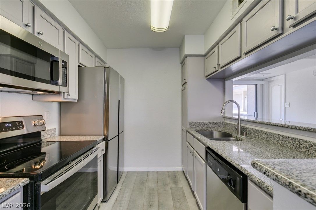 714 Oakmont Avenue 1104 — photo 3 of 41