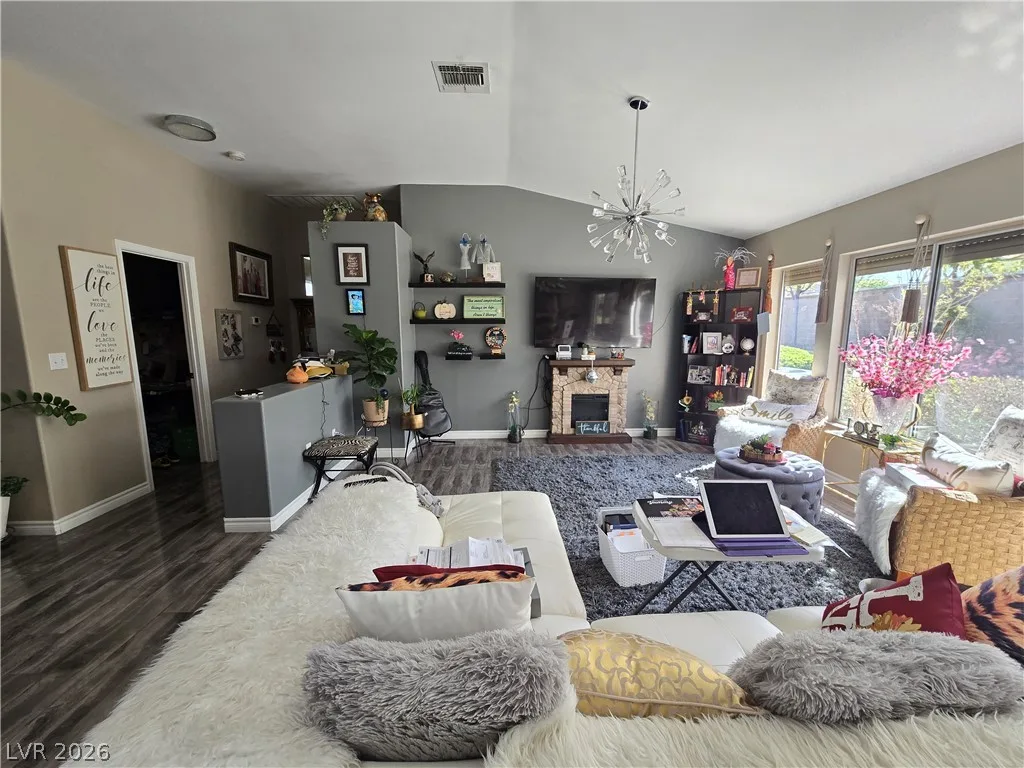 415 Golden State Street — photo 4 of 11