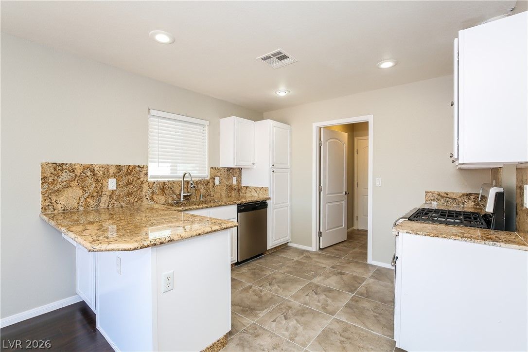 2052 Houdini Street — photo 5 of 17