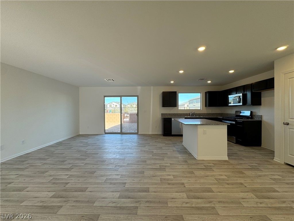 7640 Royal Halo Avenue — photo 3 of 25
