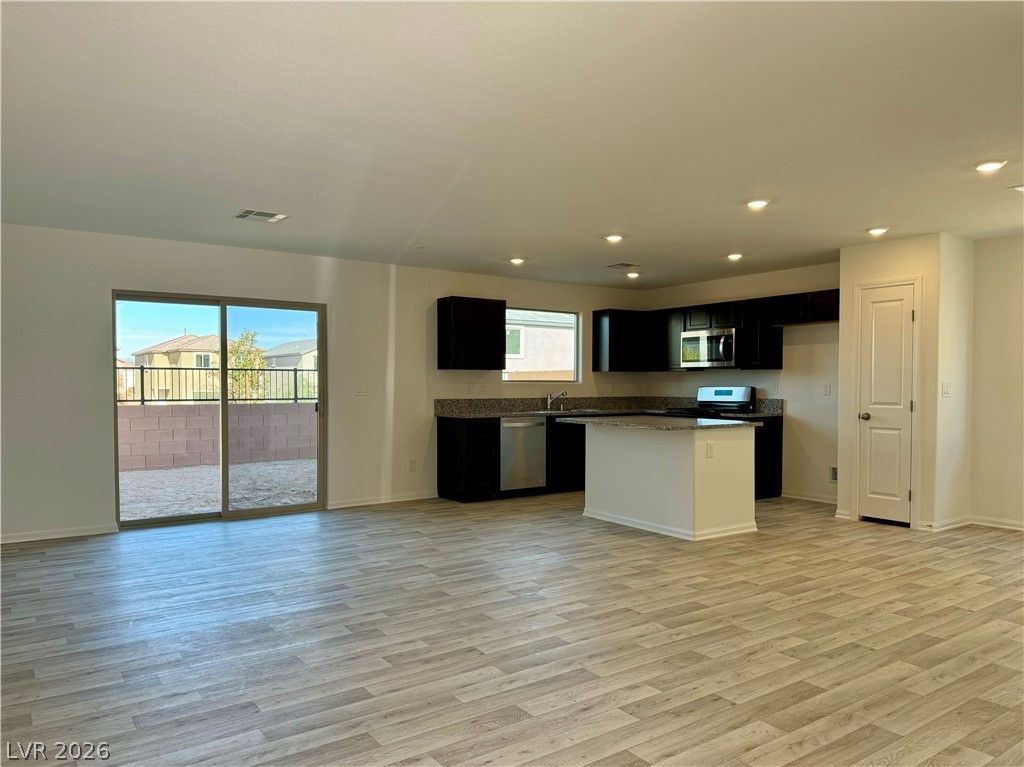 7640 Royal Halo Avenue — photo 4 of 25