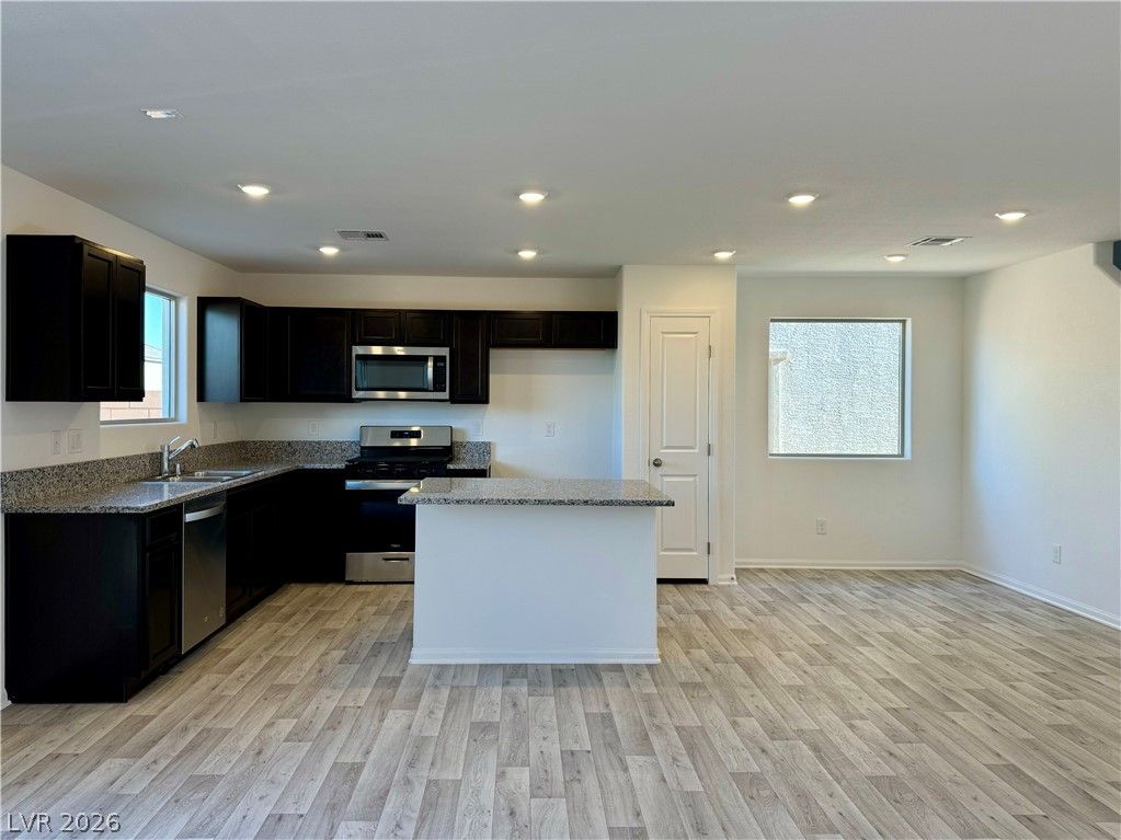 7640 Royal Halo Avenue — photo 5 of 25