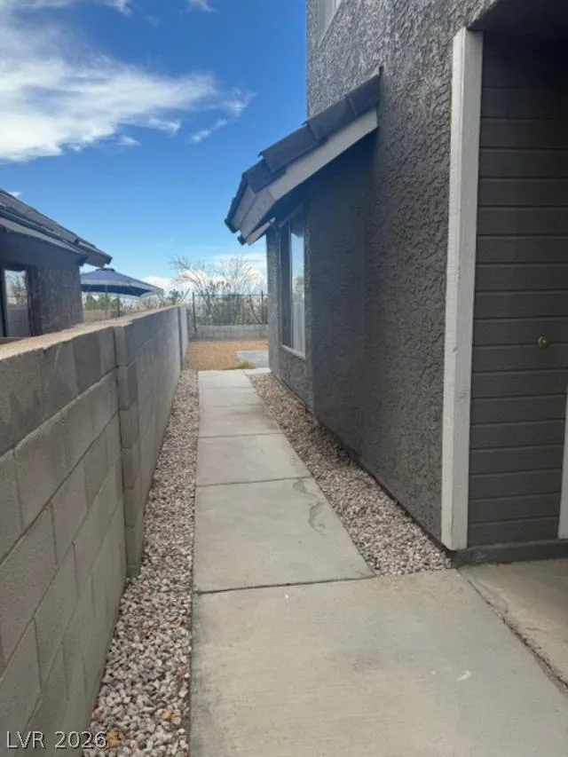 1681 Duarte Drive — photo 4