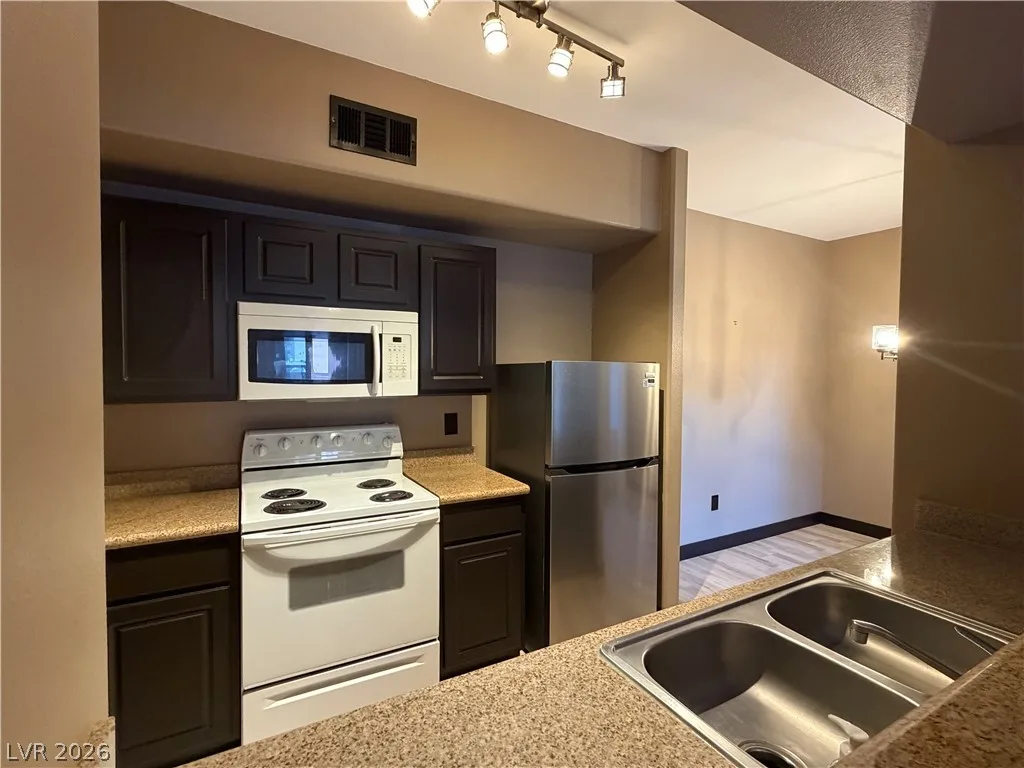 8000 West Badura Avenue 1001 — photo 4