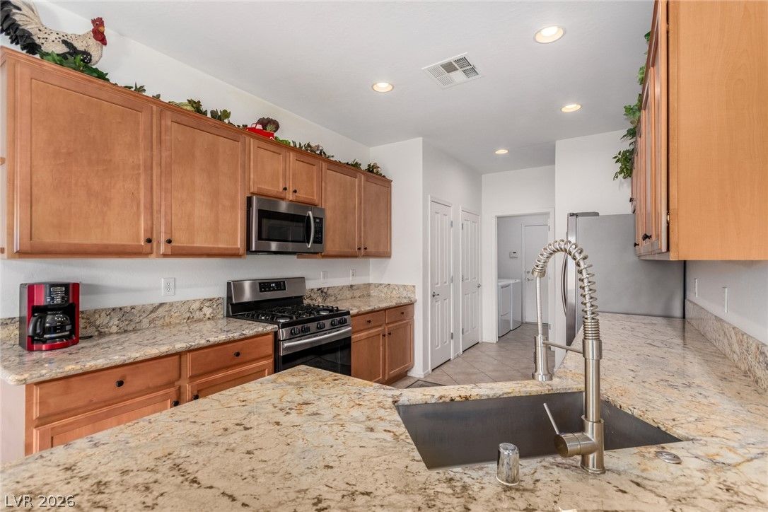 7927 Crested Starling Court — photo 4