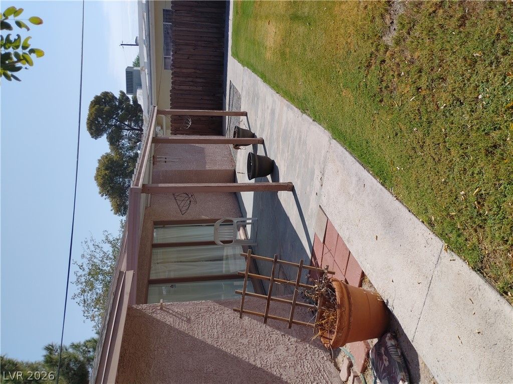 1028 Francis Avenue — photo 4 of 11