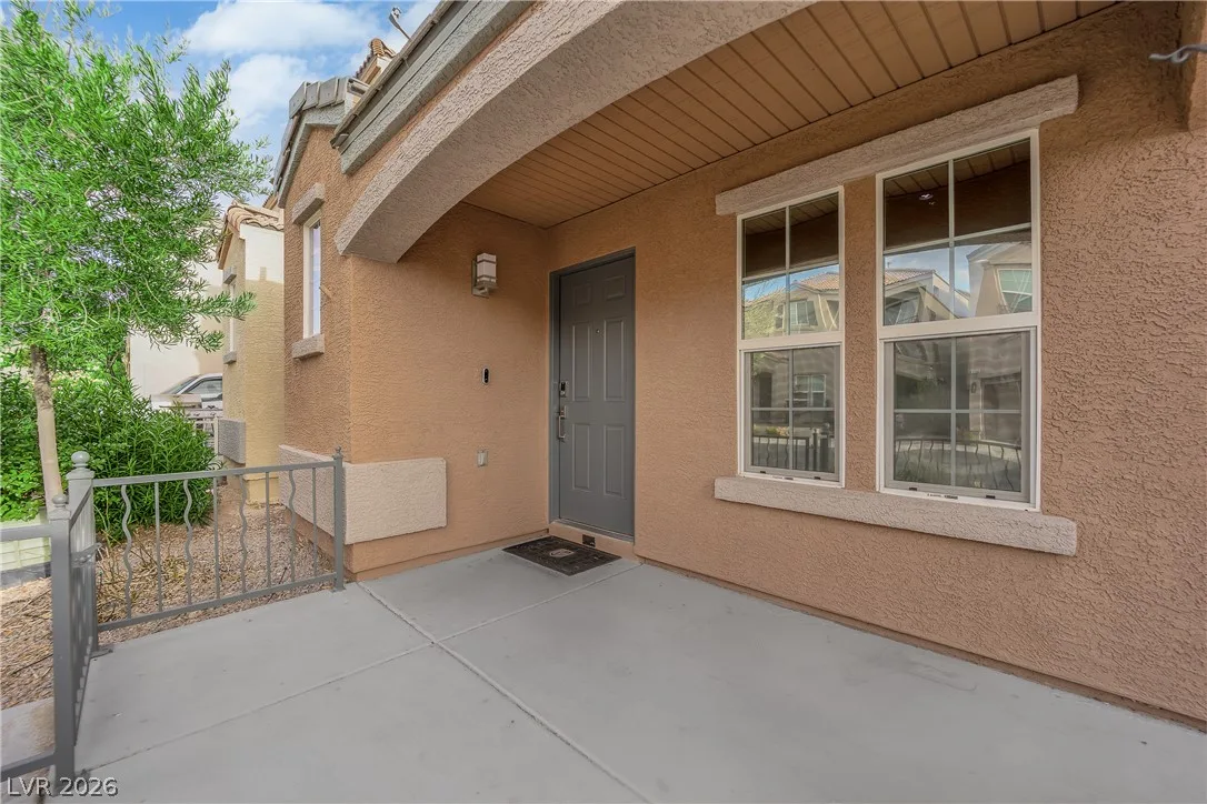 9074 Hombard Avenue — photo 4