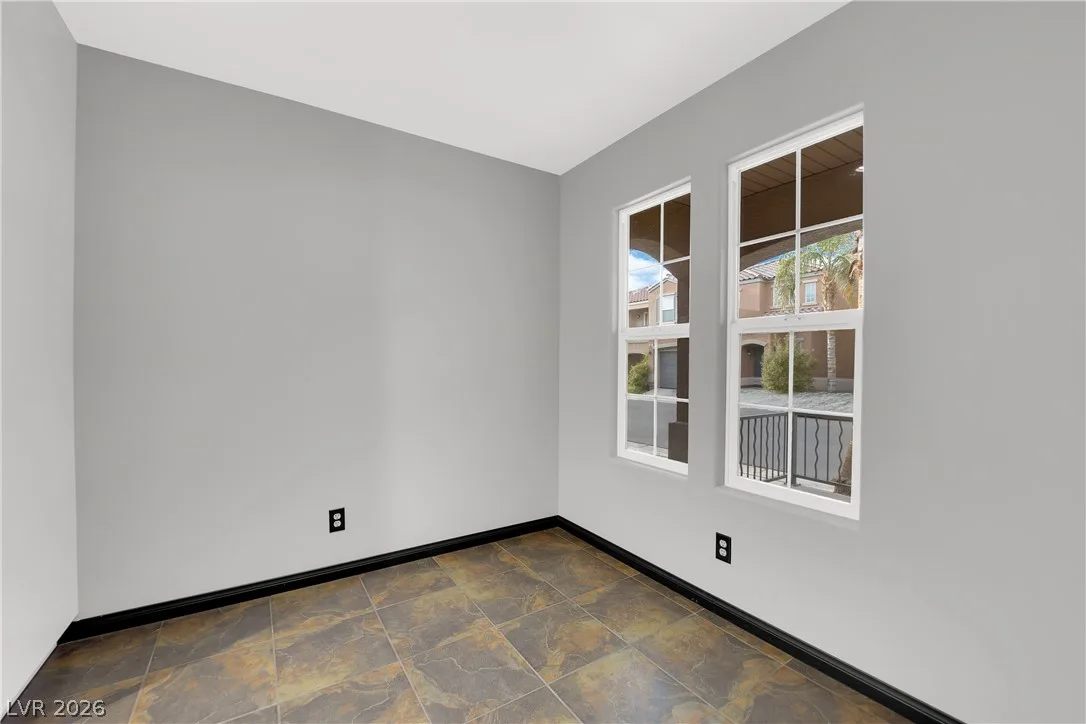 9074 Hombard Avenue — photo 5