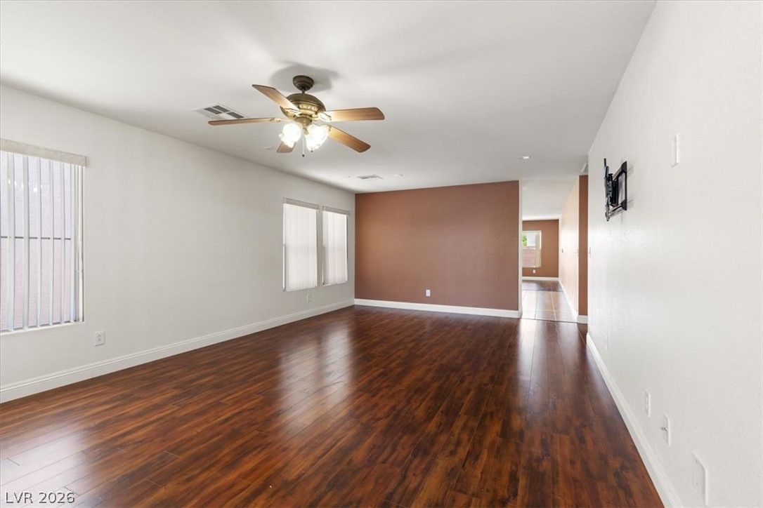 5009 Lone Wolf Avenue — photo 3 of 25