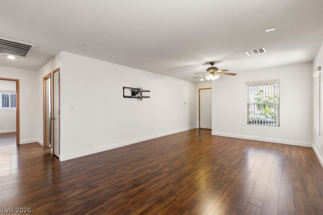 5009 Lone Wolf Avenue — photo 4 of 25
