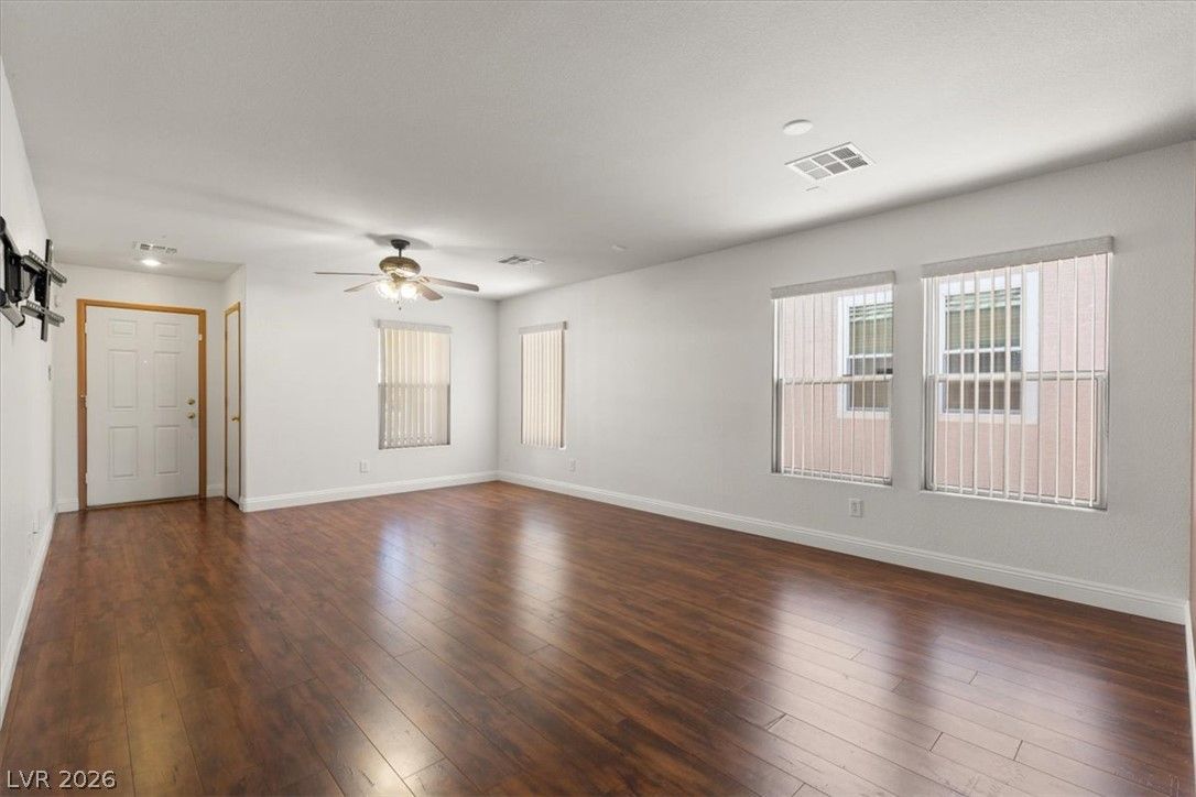 5009 Lone Wolf Avenue — photo 5 of 25