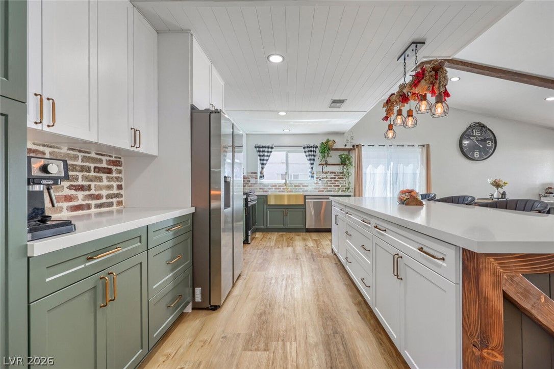 345 Amalfi Street — photo 4 of 32