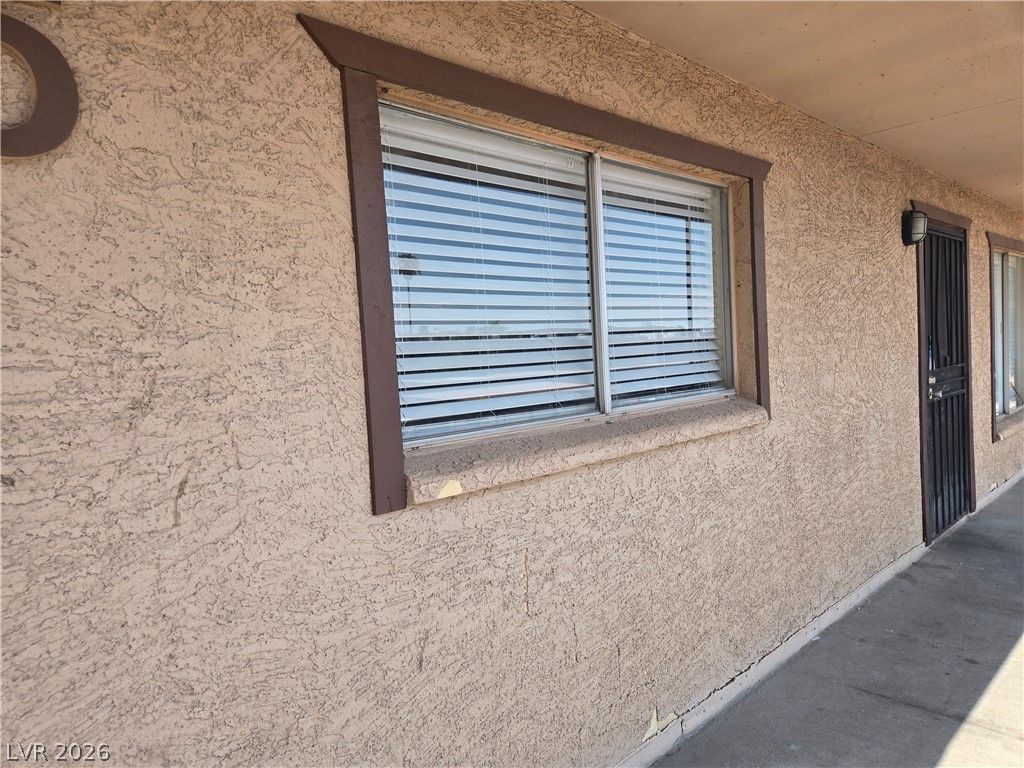 595 ROYAL CREST 19 — photo 3