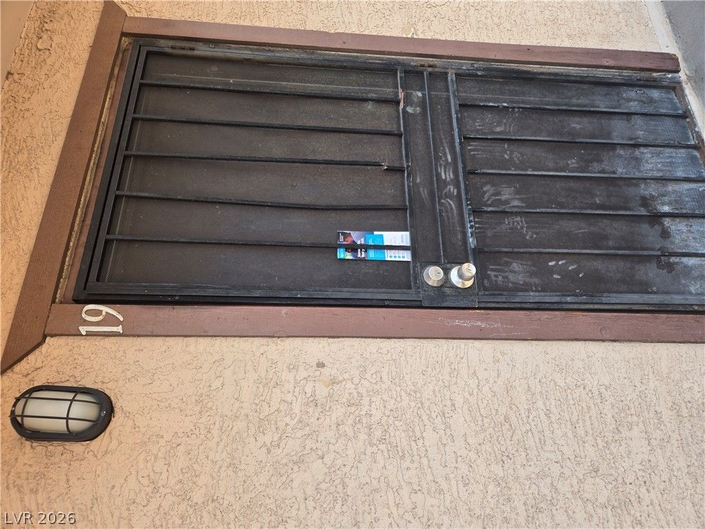 595 ROYAL CREST 19 — photo 4