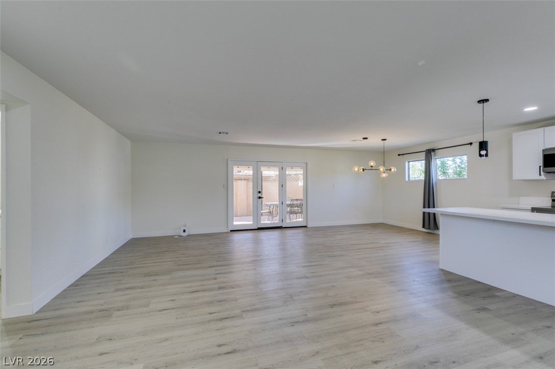 2211 Frontier Ave Avenue — photo 5 of 31