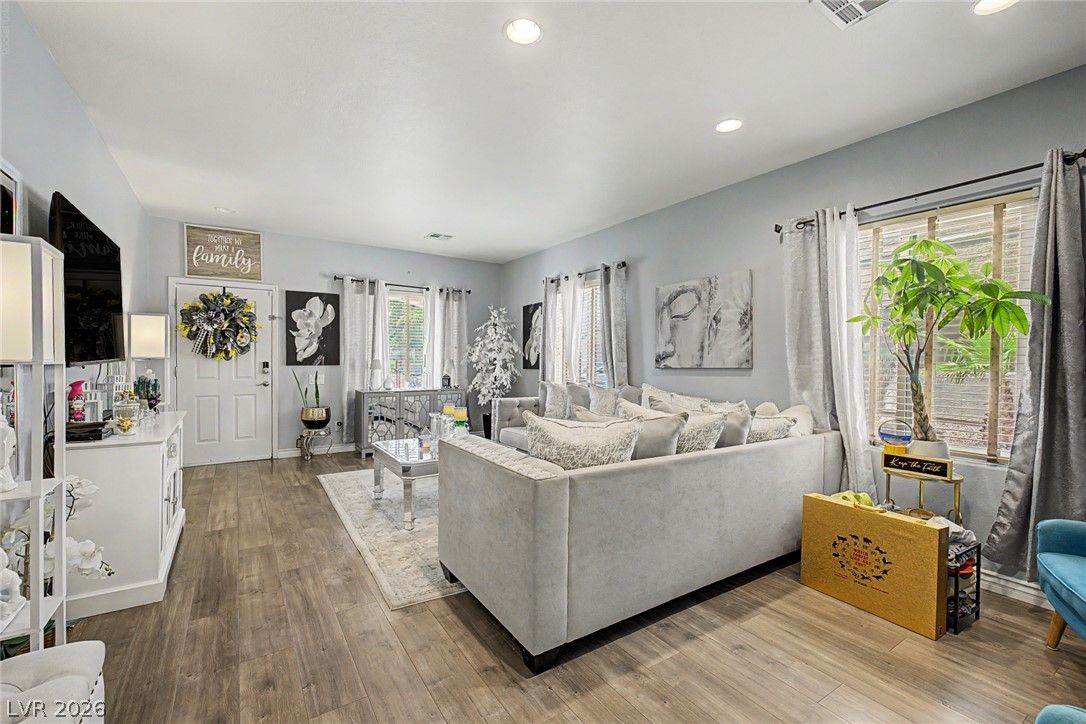 2924 Dowitcher Avenue — photo 4