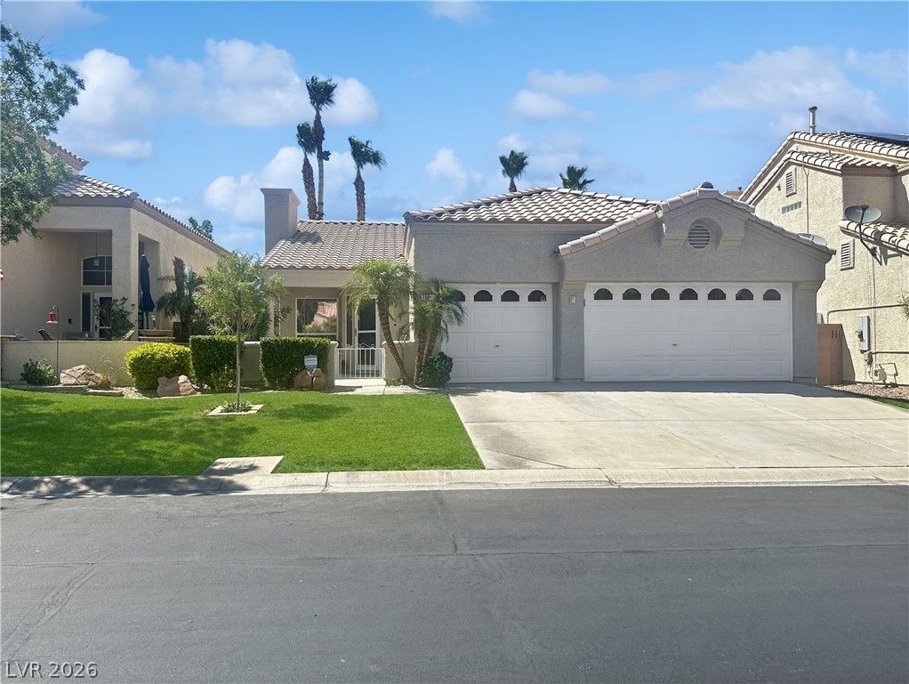 1506 Emerald Peak Avenue — photo 2