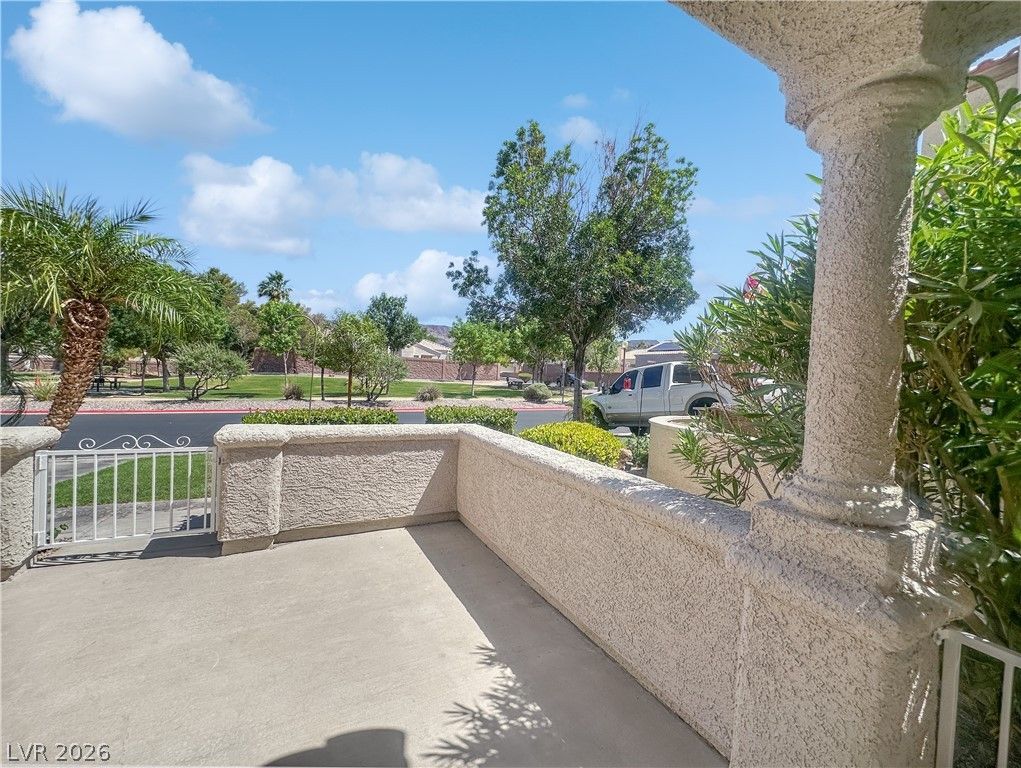 1506 Emerald Peak Avenue — photo 4