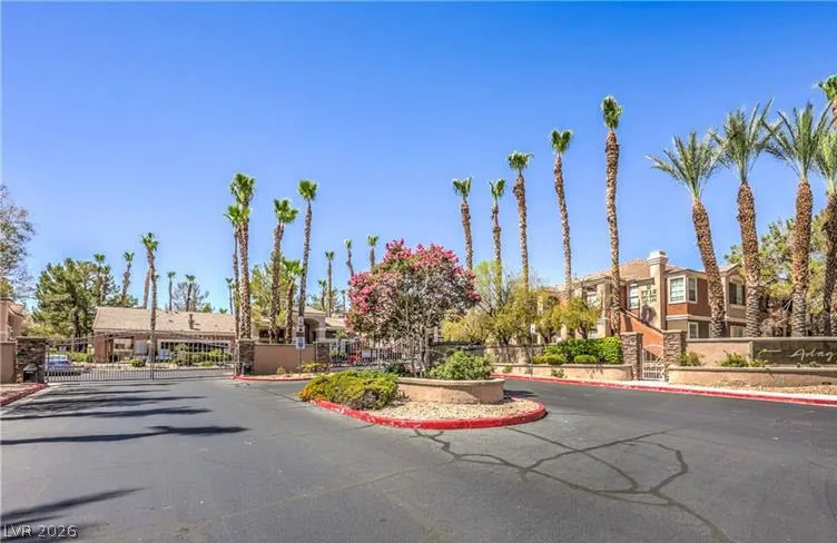 7712 Himalayas Avenue 104 — photo 4