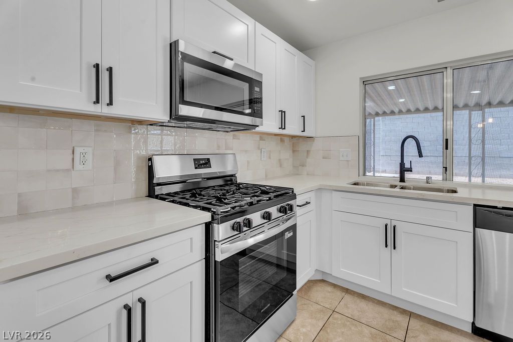 4340 Wendy Lane — photo 4 of 47