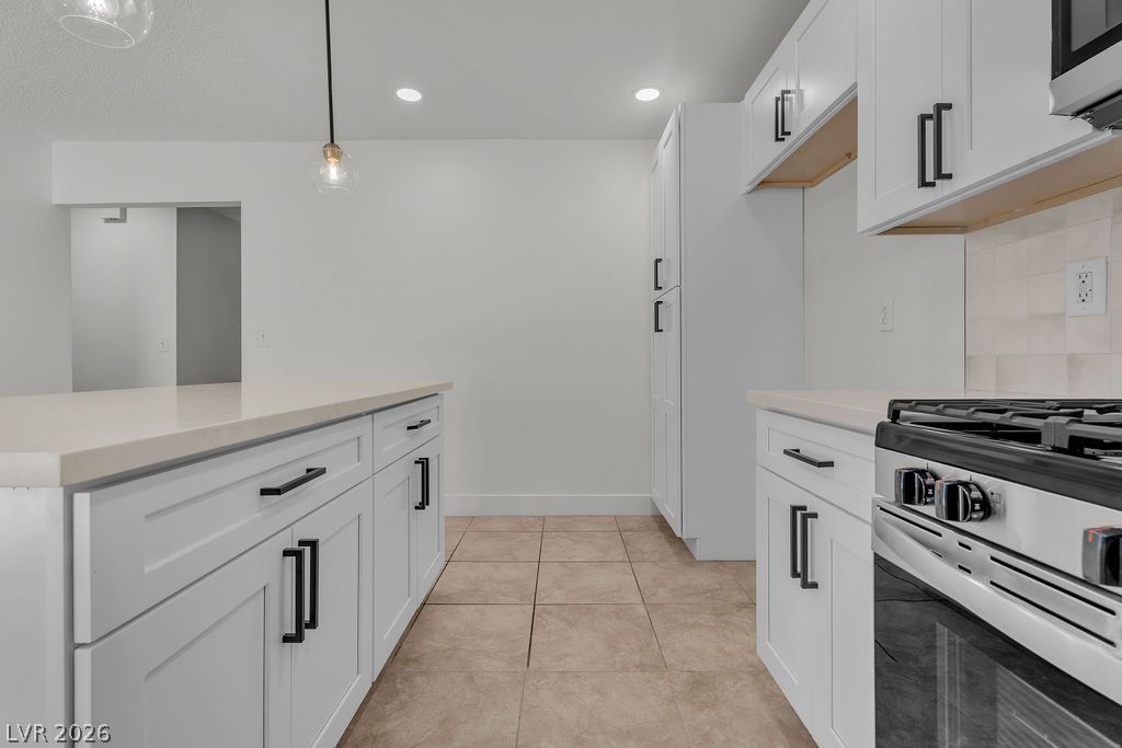 4340 Wendy Lane — photo 5 of 47