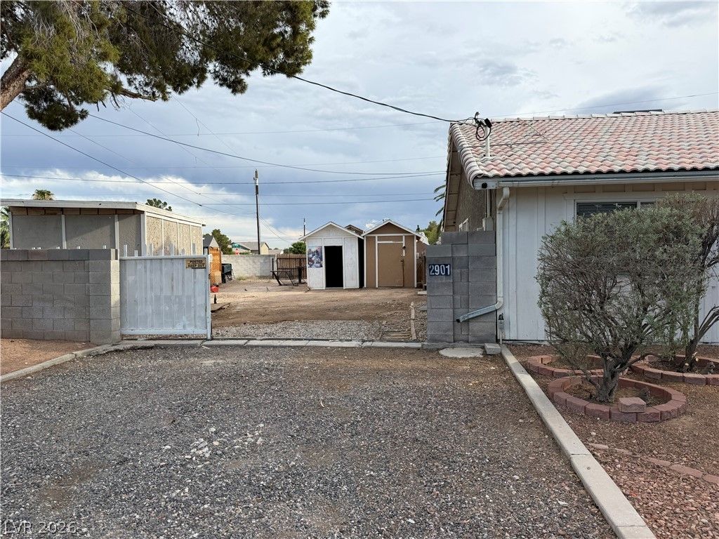 2901 Maverick Street — photo 3 of 4