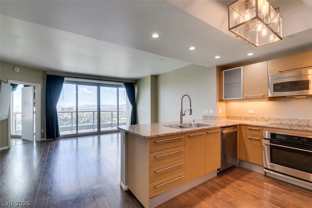 322 Karen Avenue 2505 — photo 2