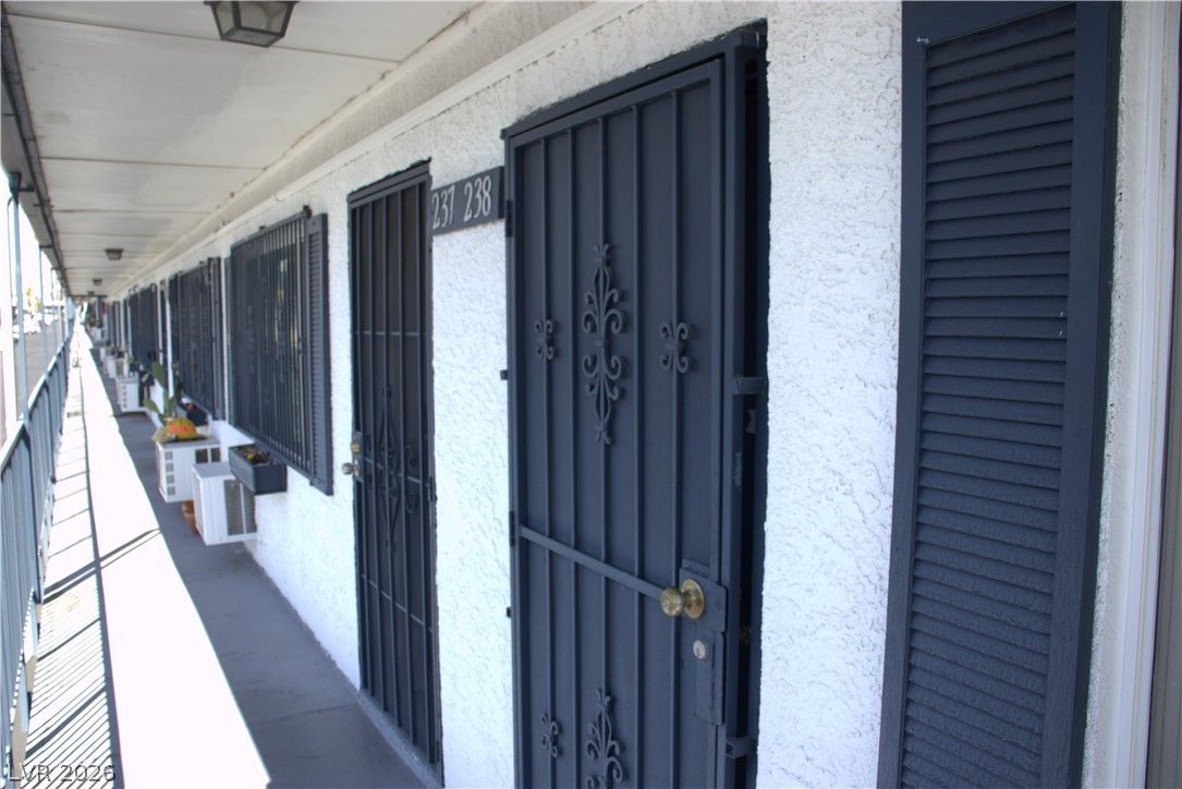 4600 University Center Drive 238 — photo 4 of 7