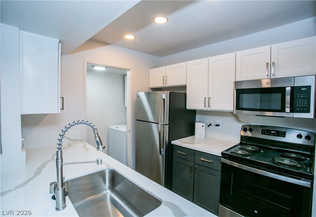 6701 Del Rey Avenue 262 — photo 2