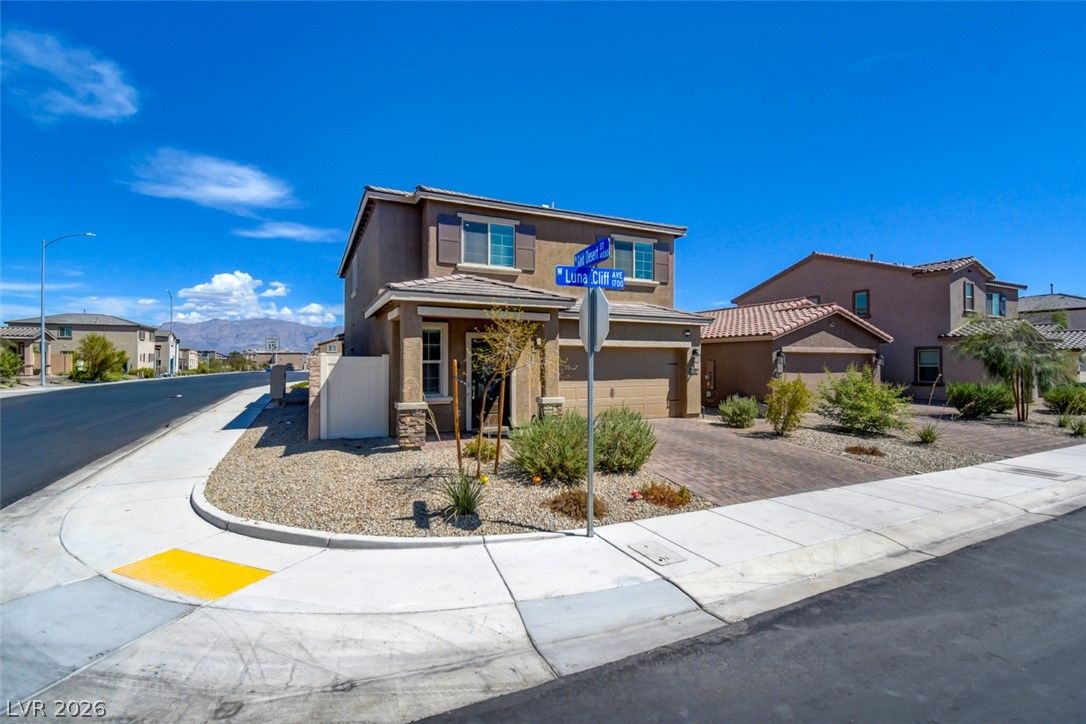 1720 Luna Cliff Avenue — photo 2