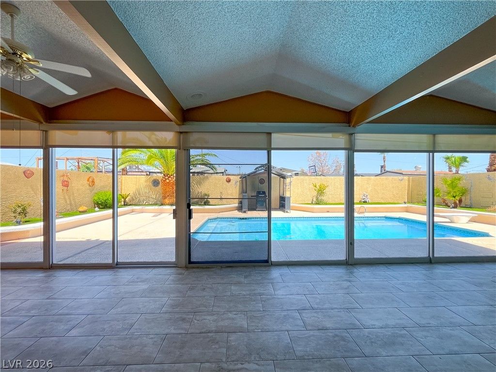 4620 Nolan Lane — photo 2