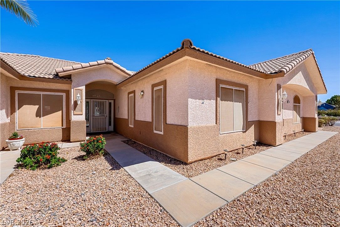 2201 Valentine Avenue — photo 2