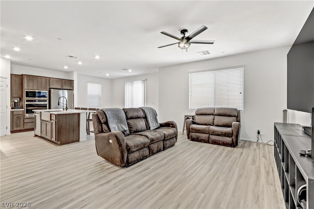 10964 Oregano Avenue — photo 3 of 33