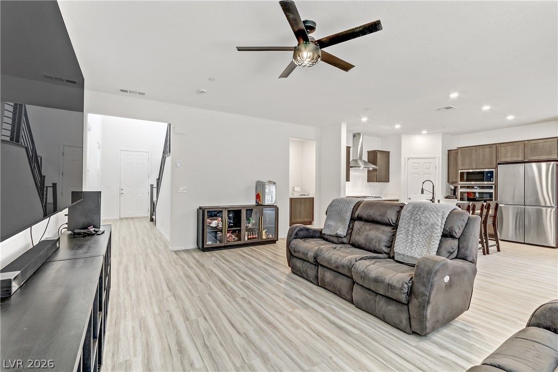 10964 Oregano Avenue — photo 4 of 33