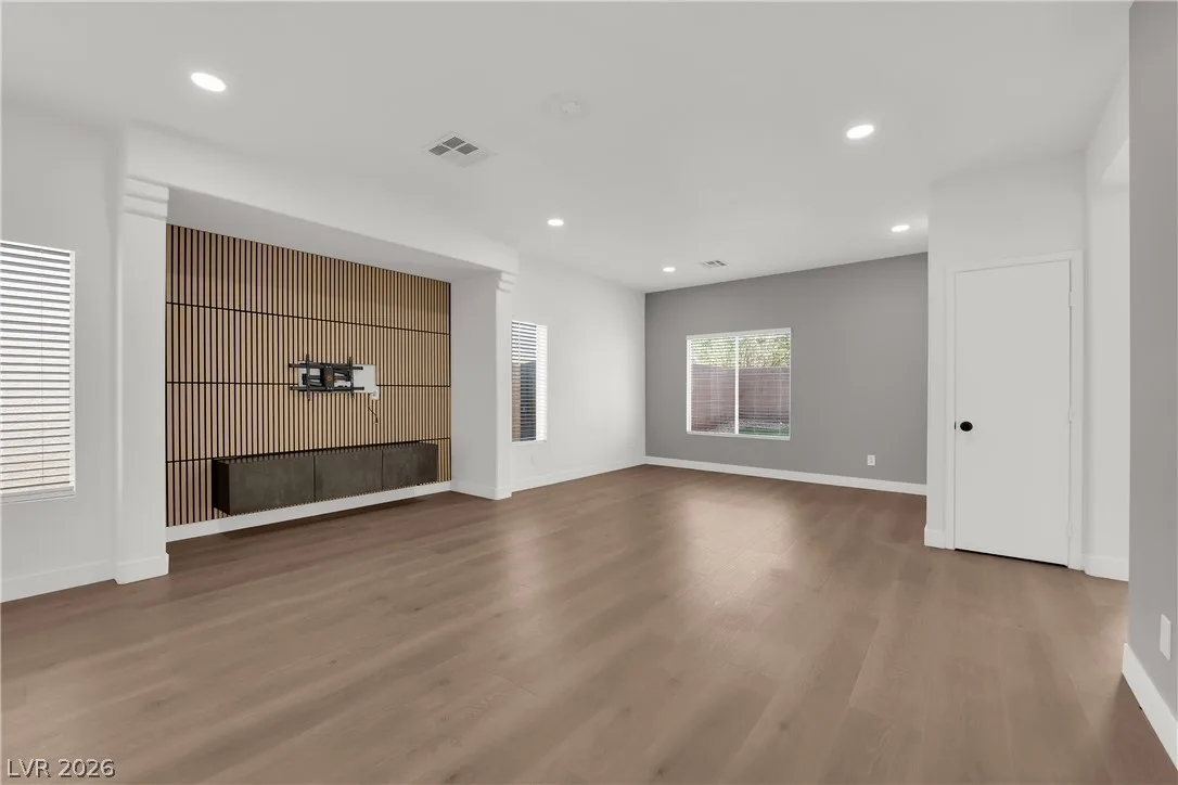 8821 Winter Sky Avenue — photo 4