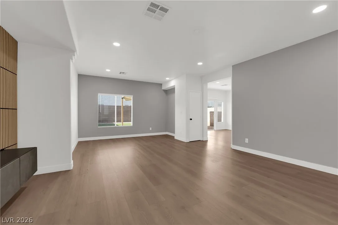 8821 Winter Sky Avenue — photo 5