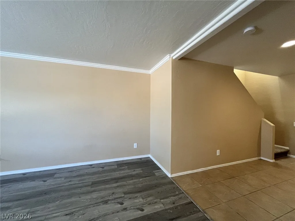 9174 Mackanos Avenue — photo 5