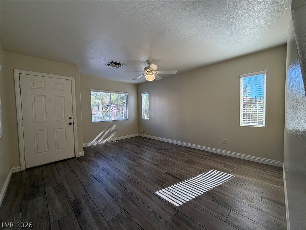 10381 Coyote Cub Avenue — photo 2