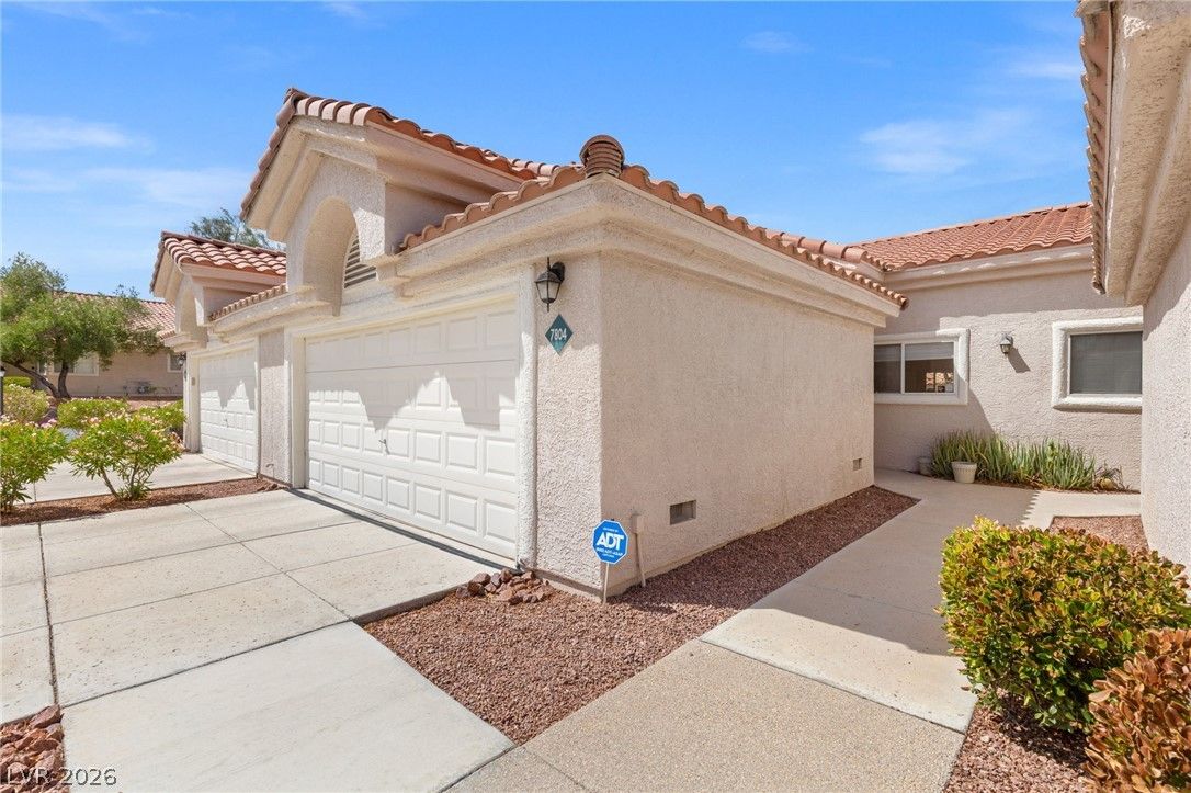 7804 Settlers Ridge Lane — photo 1 of 36