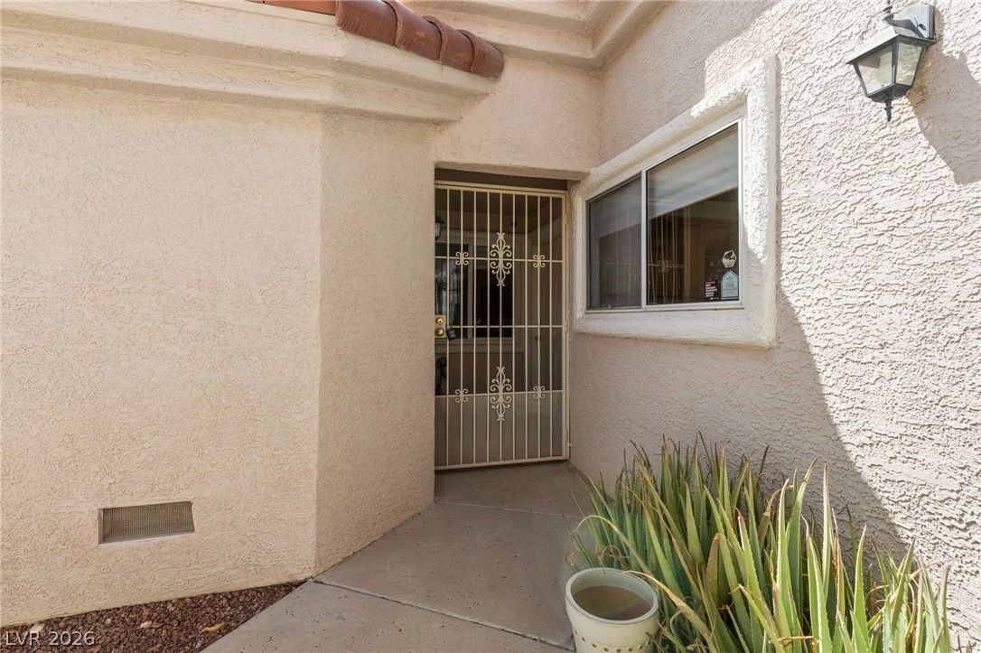 7804 Settlers Ridge Lane — photo 4 of 36