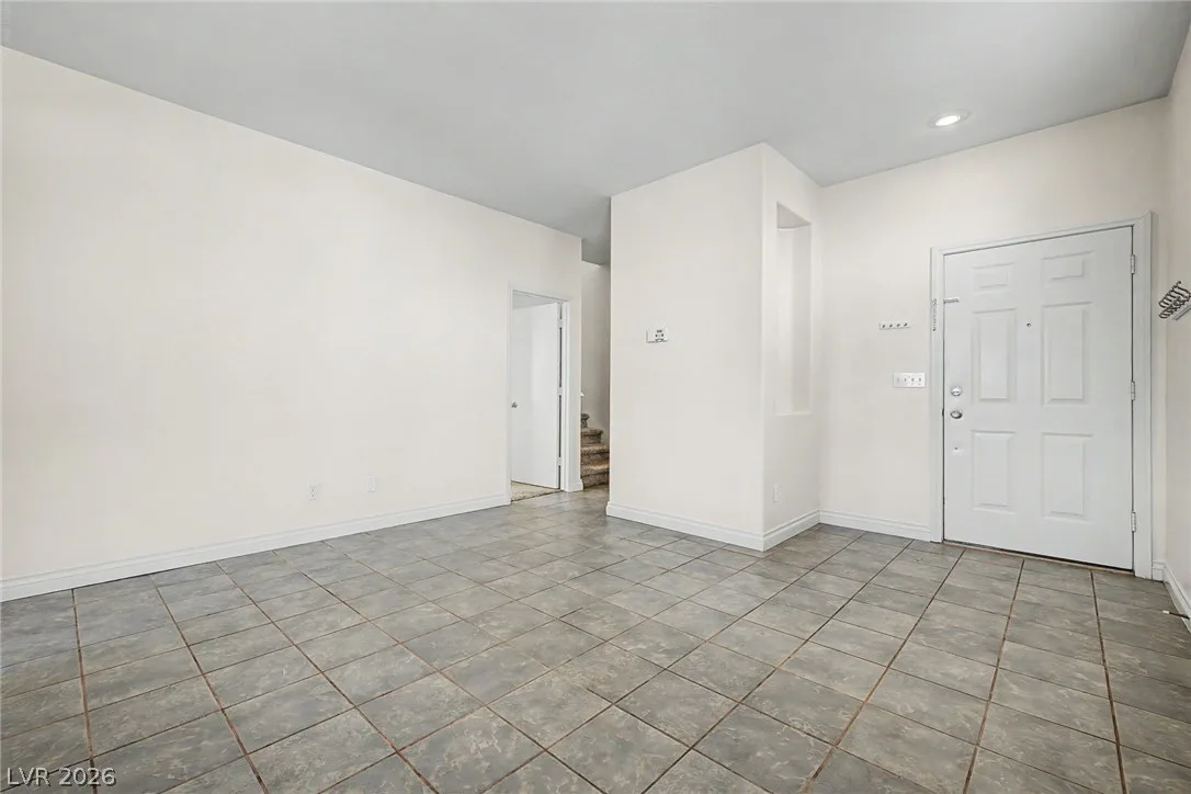 2392 Predera Avenue — photo 4