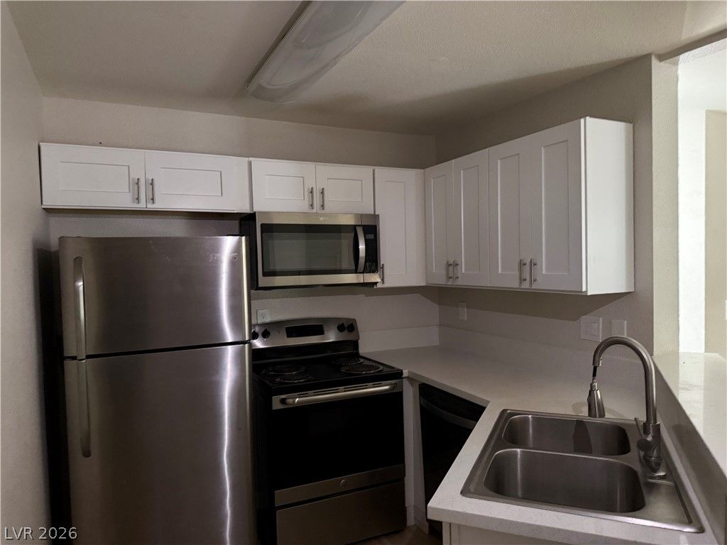 530 Elm Drive 105 — photo 2
