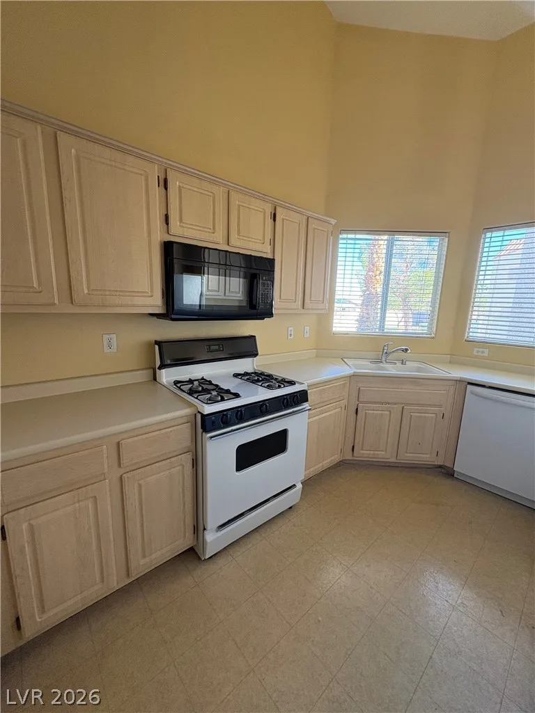 855 North Stephanie Street 914 — photo 3