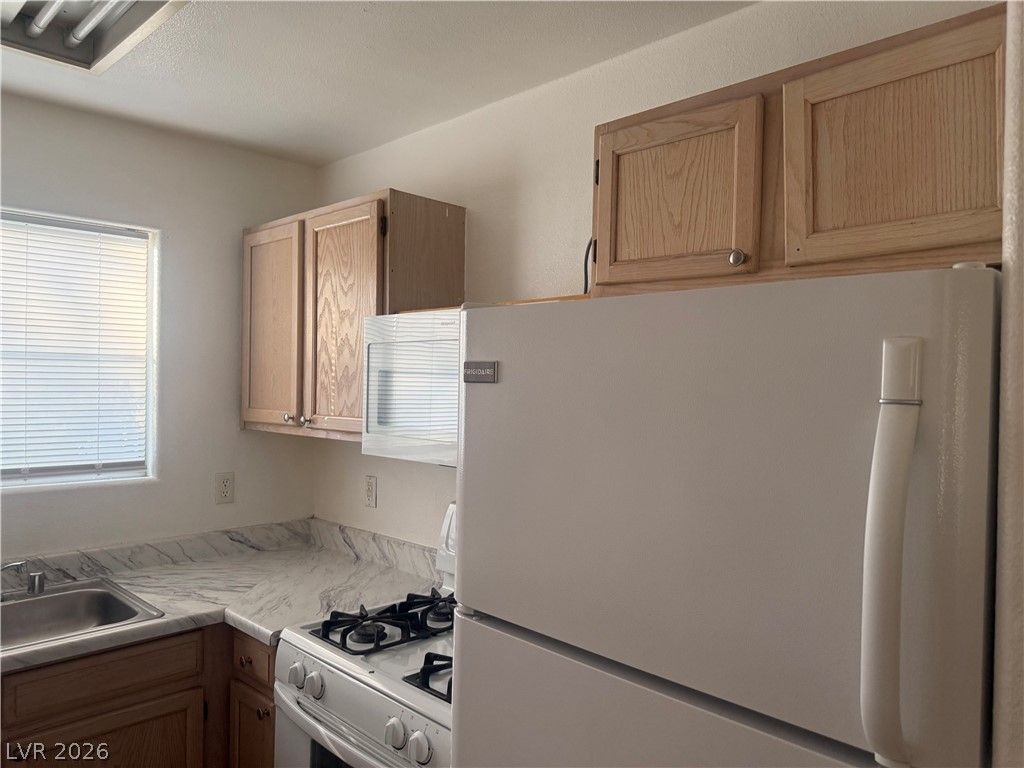 4520 West Lake Mead Boulevard 102 — photo 4 of 29