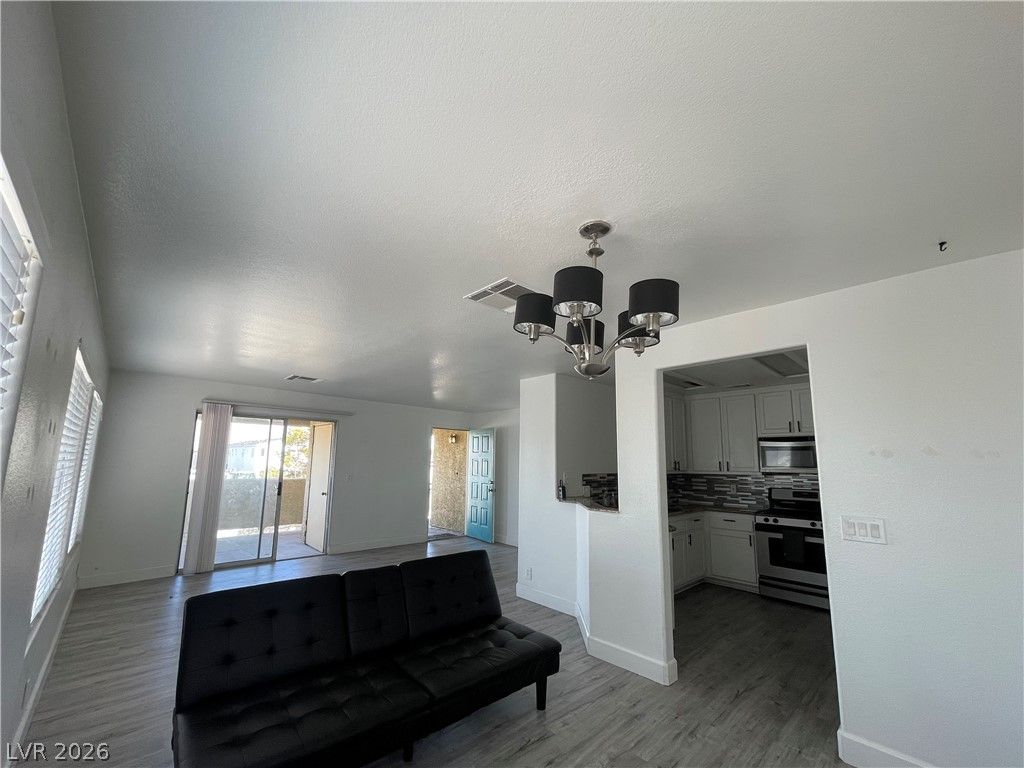 1521 Linnbaker Lane 203 — photo 4 of 15