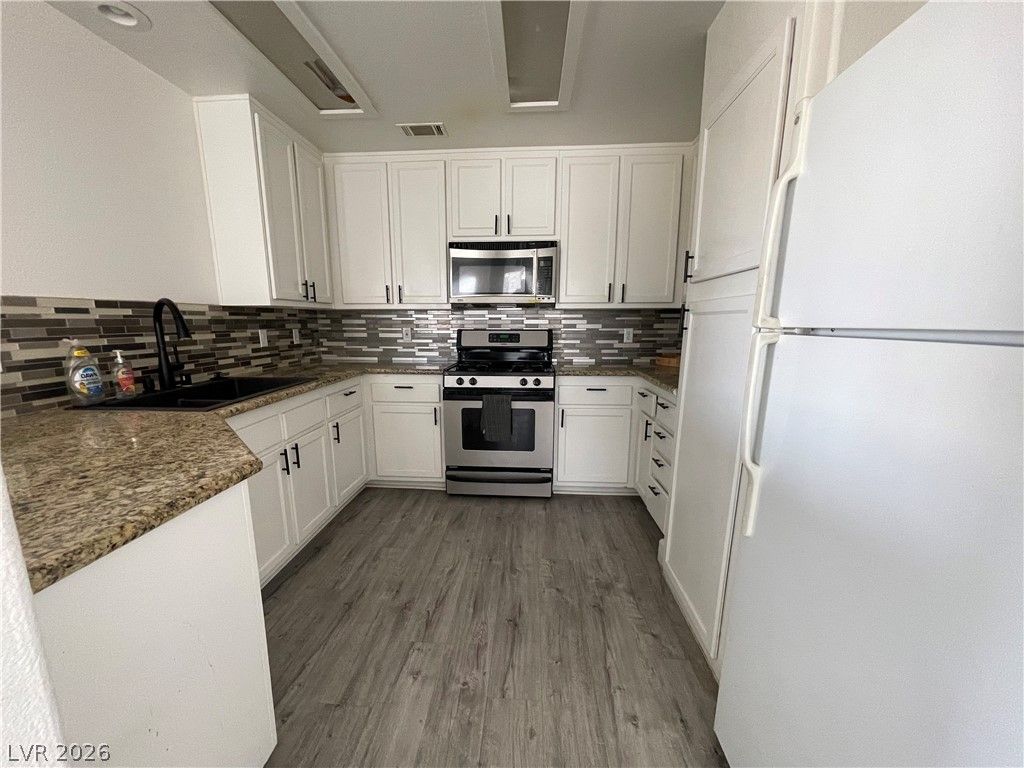 1521 Linnbaker Lane 203 — photo 5 of 15