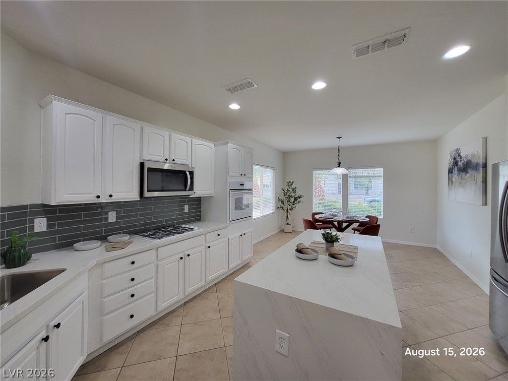 2116 Twin Falls Drive — photo 2 of 20