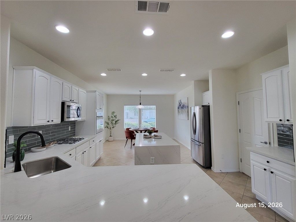 2116 Twin Falls Drive — photo 3 of 20