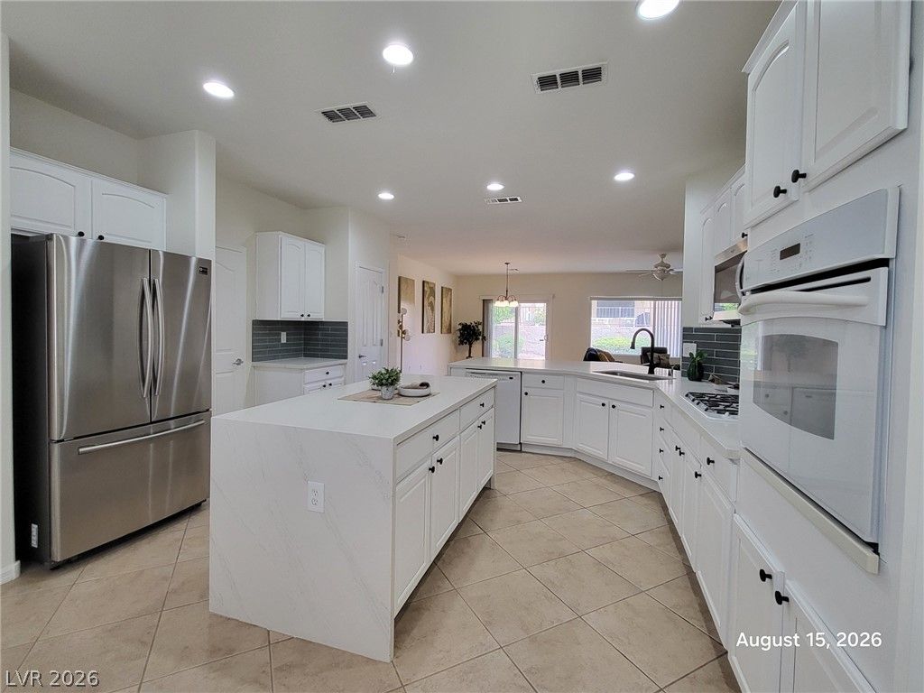 2116 Twin Falls Drive — photo 4 of 20