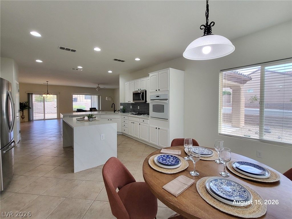 2116 Twin Falls Drive — photo 5 of 20